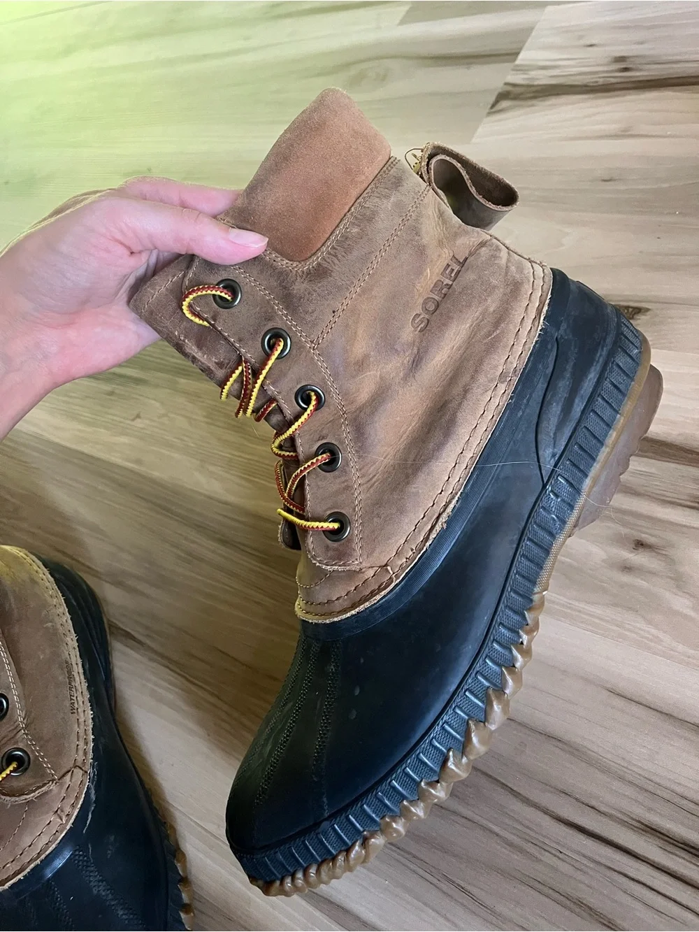 Sorel Men's Cheyanne Lace Full Grain Leather Duck Boots in Chipmunk /Black Sz 12
